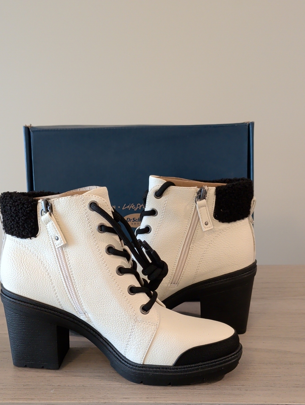Dr.Scholls NIB 8 Heeled Bootie Off White